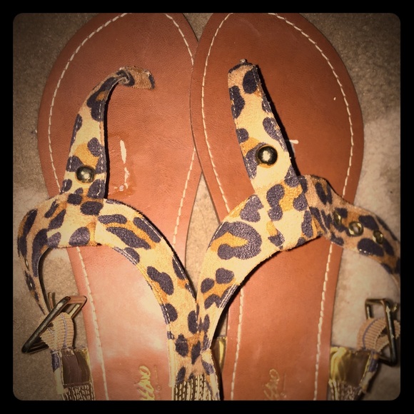 Leopard flat sandals