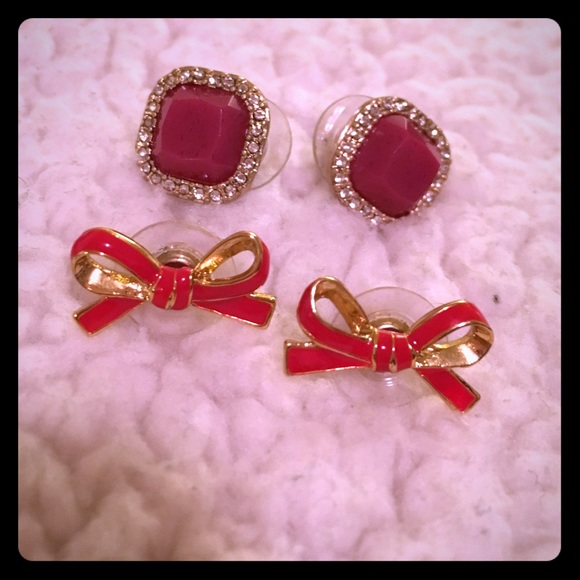 Pair of stud earrings