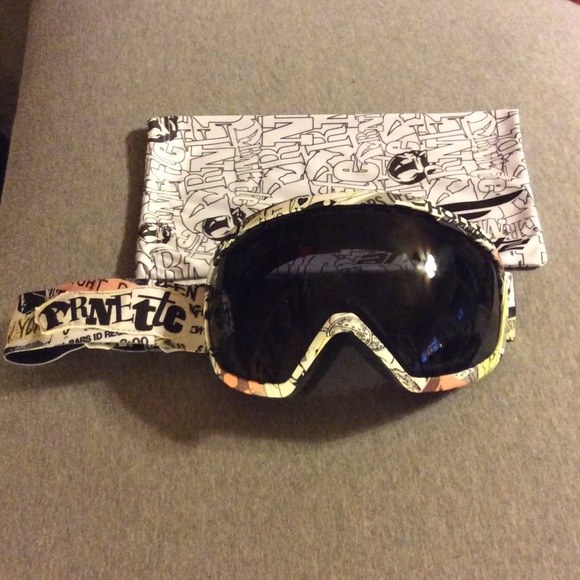 Snow or motorcycle goggles