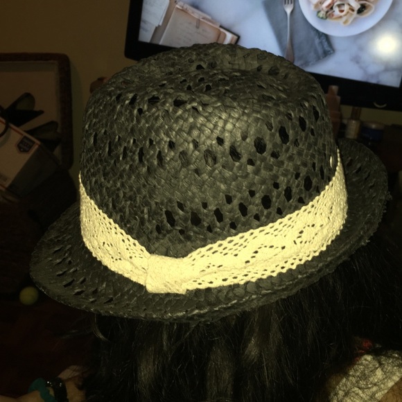 straw hat - Picture 2 of 2