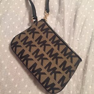 Michale Kors Wristlet