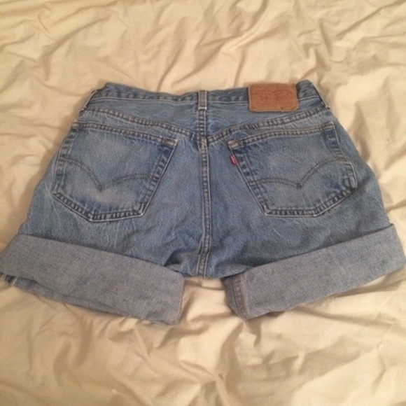 Vintage high waisted levi shorts