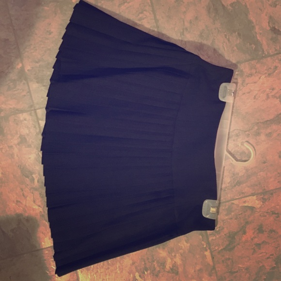Size 9 adorable skirt