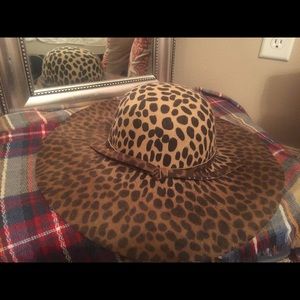 Leopard floppy hat