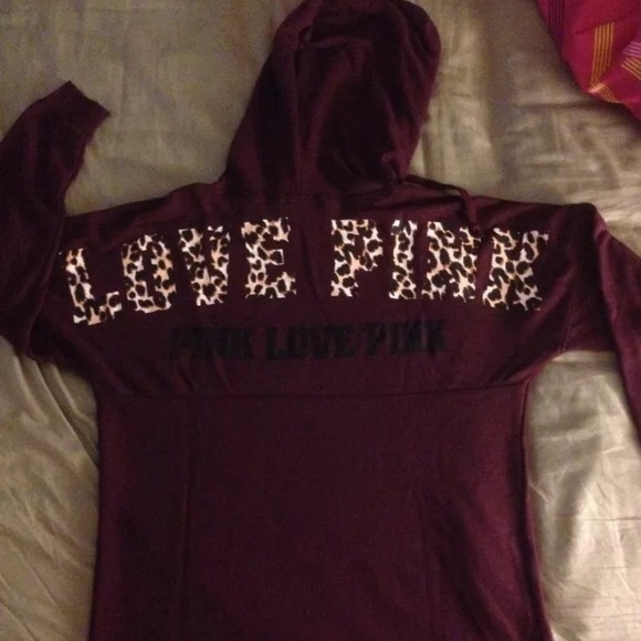 ISO LOOKING FOR THIS MAROON LONG SLEEVE - Picture 1 of 1