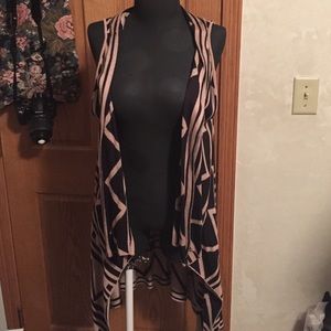 Sleeveless flowing cardigan