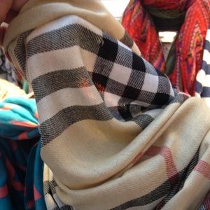 Very nice,high quality infinity scarf