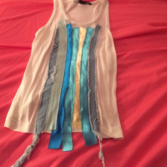 Cute tank top! - Picture 2 of 3