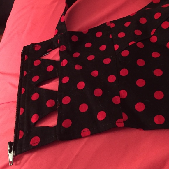 Crop top! - Picture 3 of 4