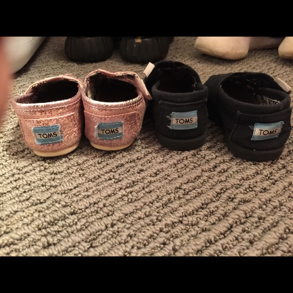 Toms - Picture 2 of 2