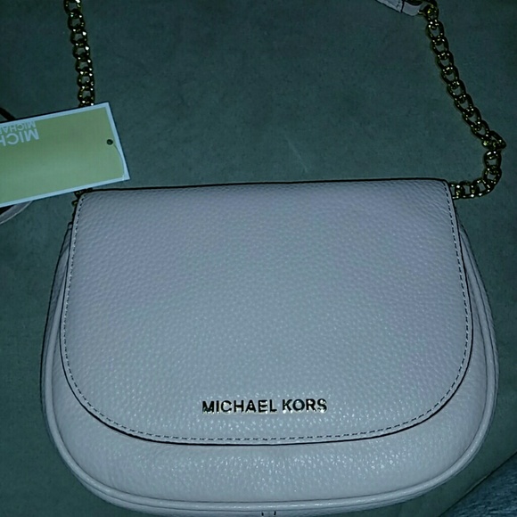 Michael Kors Handbags - MK BEDFORD CROSSBODY PURSE