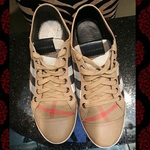 Burberry Shoes Size 9