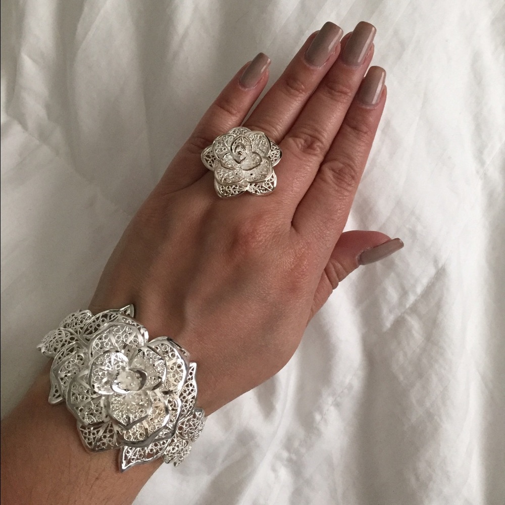 Sophisticated flower ring & cuff bracelet set