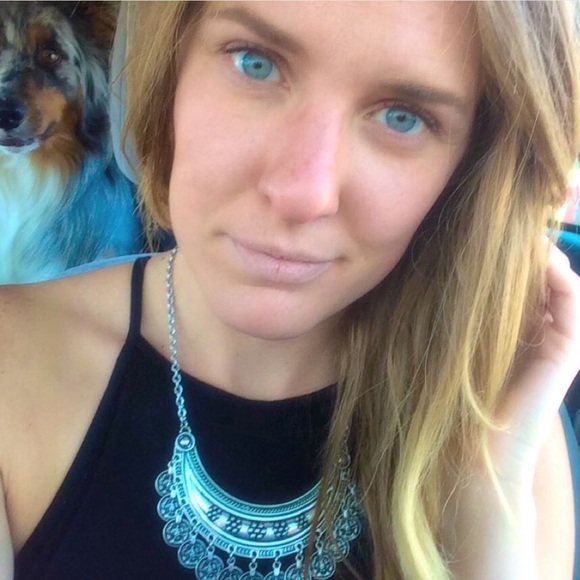 Meet your Posher, Amber - Picture 1 of 1