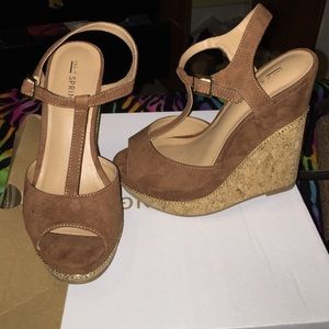 SUEDE BROWN CALL IT SPRING WEDGES
