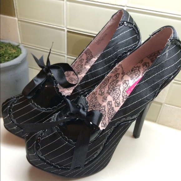 DONATED Cutest Bordello platforms pumps
