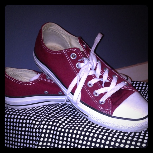 Burgundy converse