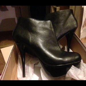 Black ankle booties with platform