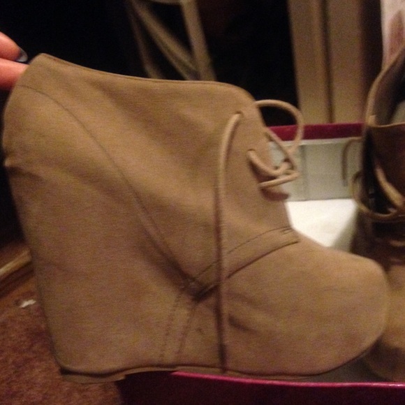 Tan wedges