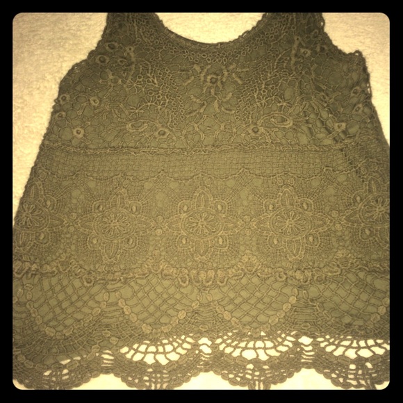 Like new beautiful crocheted tank w/lining sz can
