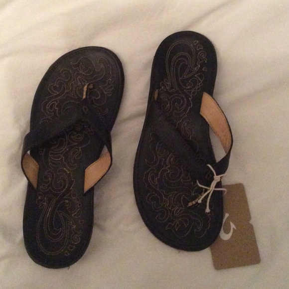 NWT OLU KAI SLIPPERS