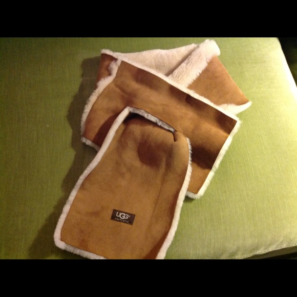 Ugg scarf