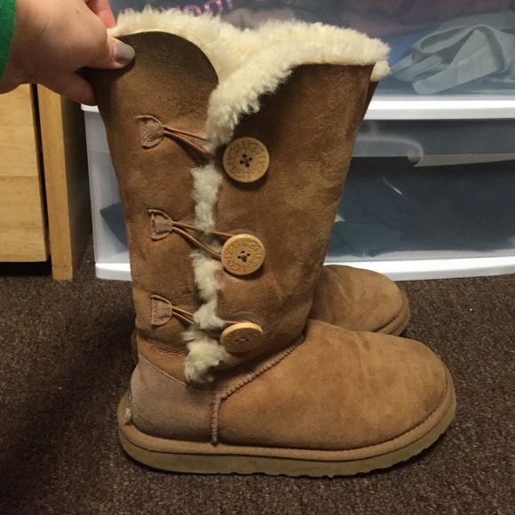 RESERVED Chestnut Bailey Button Triplet Uggs