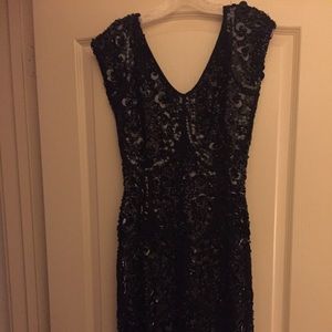 Let the party began in this sparkly dress💃🏻💋