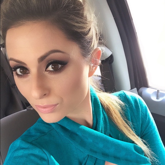 Meet your Posher, Roxanne - Picture 2 of 2