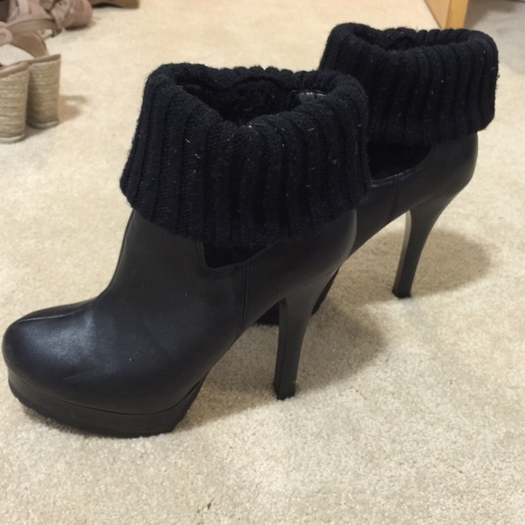 Socklining black booties