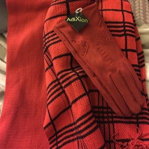 Gloves & two scarfs