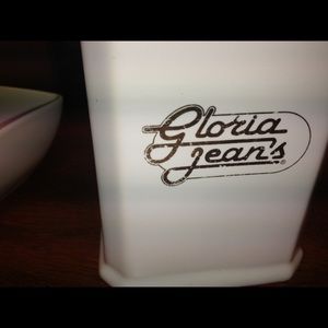 Meet your Posher, Gloria