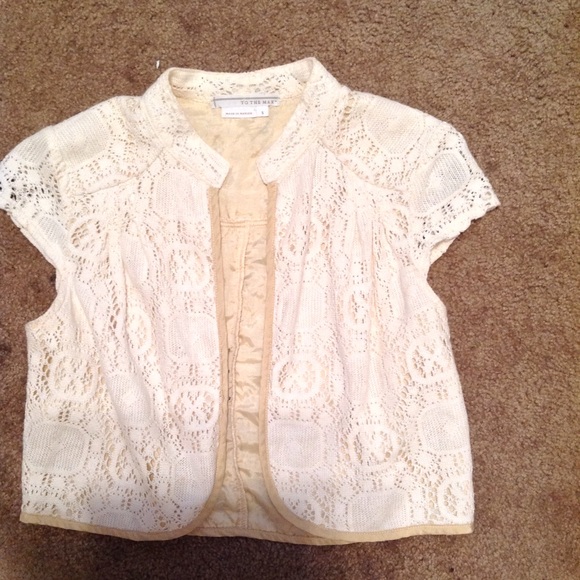 Gorgeous Cream Cropped Pullover Jacket - Picture 2 of 4