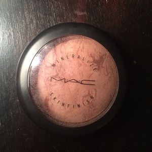 MAC mineralize skinfinish in PETTICOAT blush