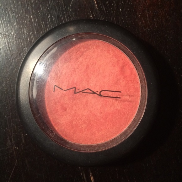 MAC style frost powder blush A79