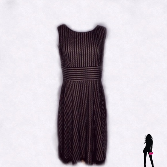Black Lace Overlay Sleeveless Dress - Picture 2 of 3