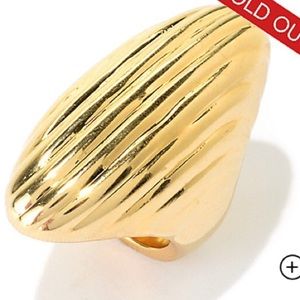 NWT PERFECT CHRISTMAS PRESENT ESSANTE RING 8