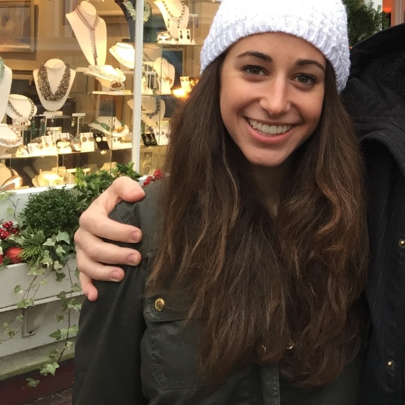 Meet your Posher, Mia