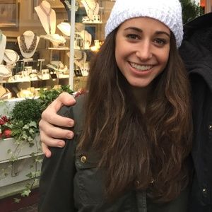 Meet your Posher, Mia