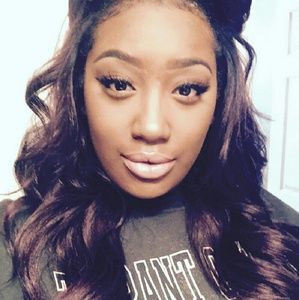 Meet your Posher, Monique