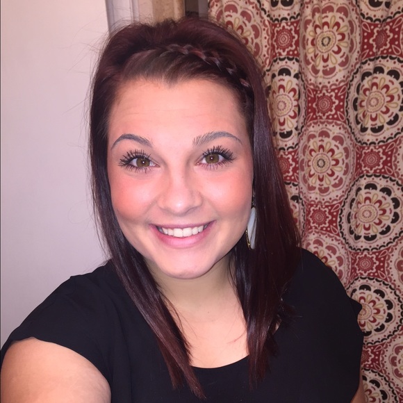 Meet your Posher, Caitlyn - Picture 1 of 1