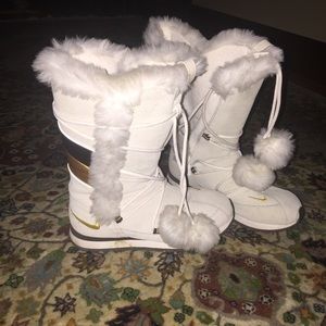 Nike fur boots
