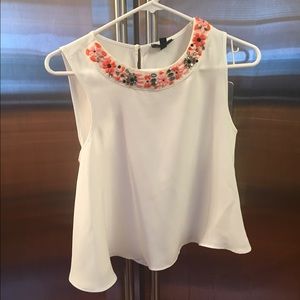Adorable beaded top shop tank/crop.