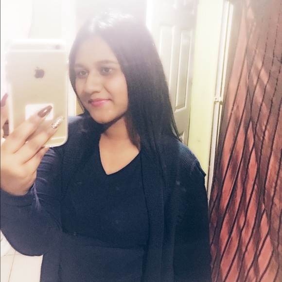 Meet your Posher, Denisse - Picture 1 of 1