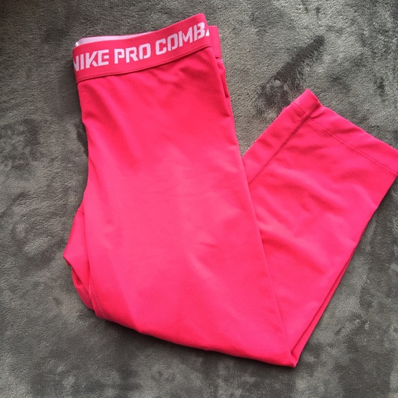 SOLD Nike pro capris