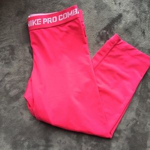 SOLD Nike pro capris