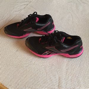 Reebok simply tone tennis shoes