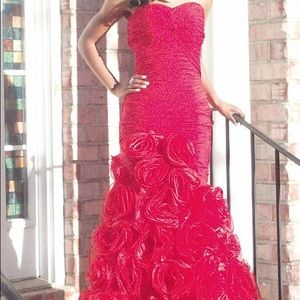 Red, mermaid style, with heart inspired neckline