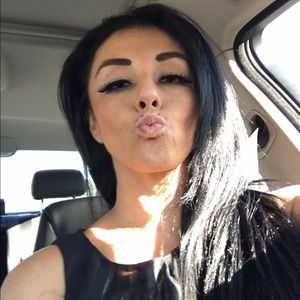 Meet your Posher, Roxana