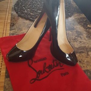 100% authentic CL blk patent shoes.